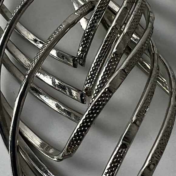 Cute Continuous Dangling Silver Tone Leaves Pierced Earrings - Picture 7 of 16